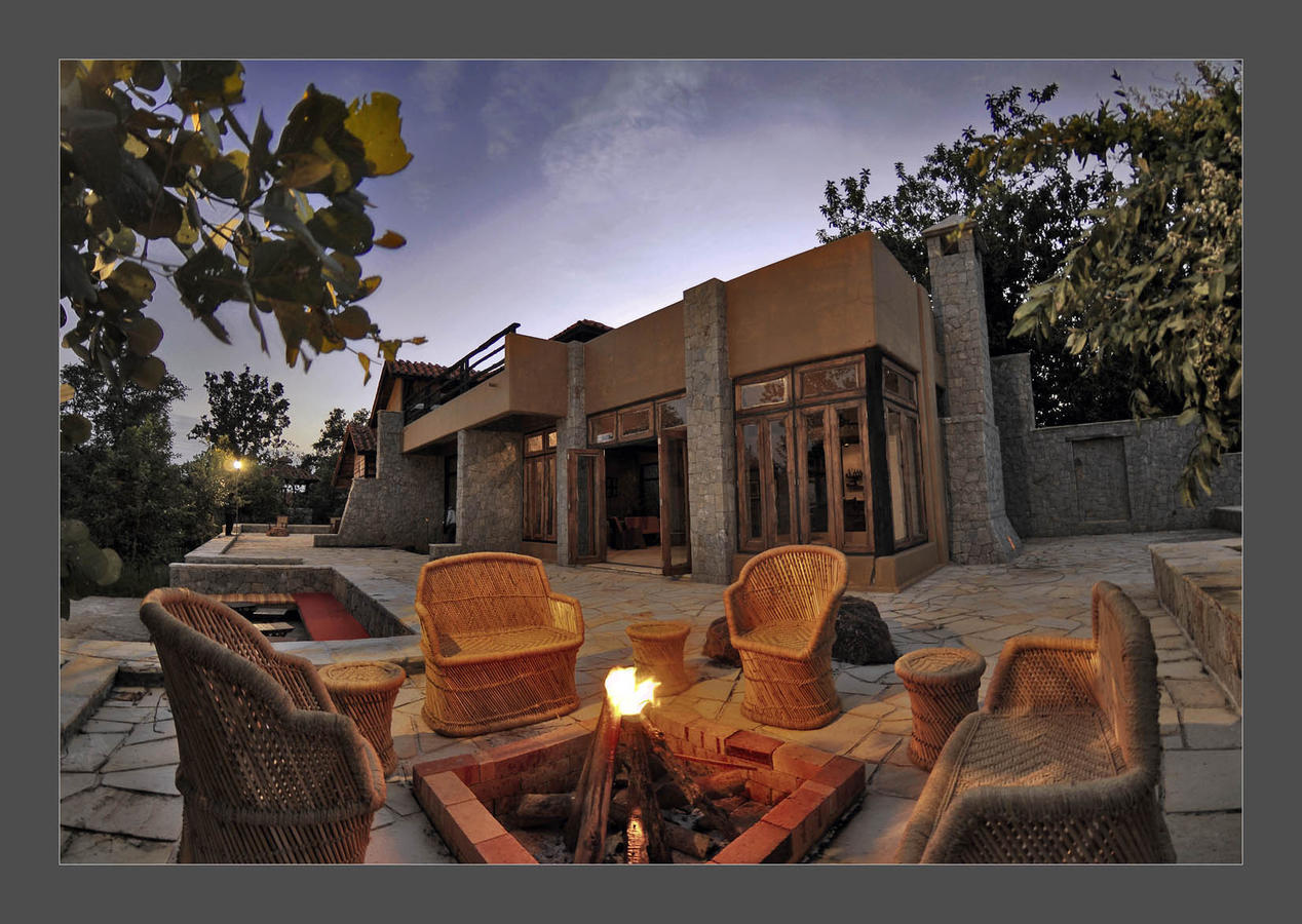 Kanha Earth Lodge Mandla Bagian luar foto