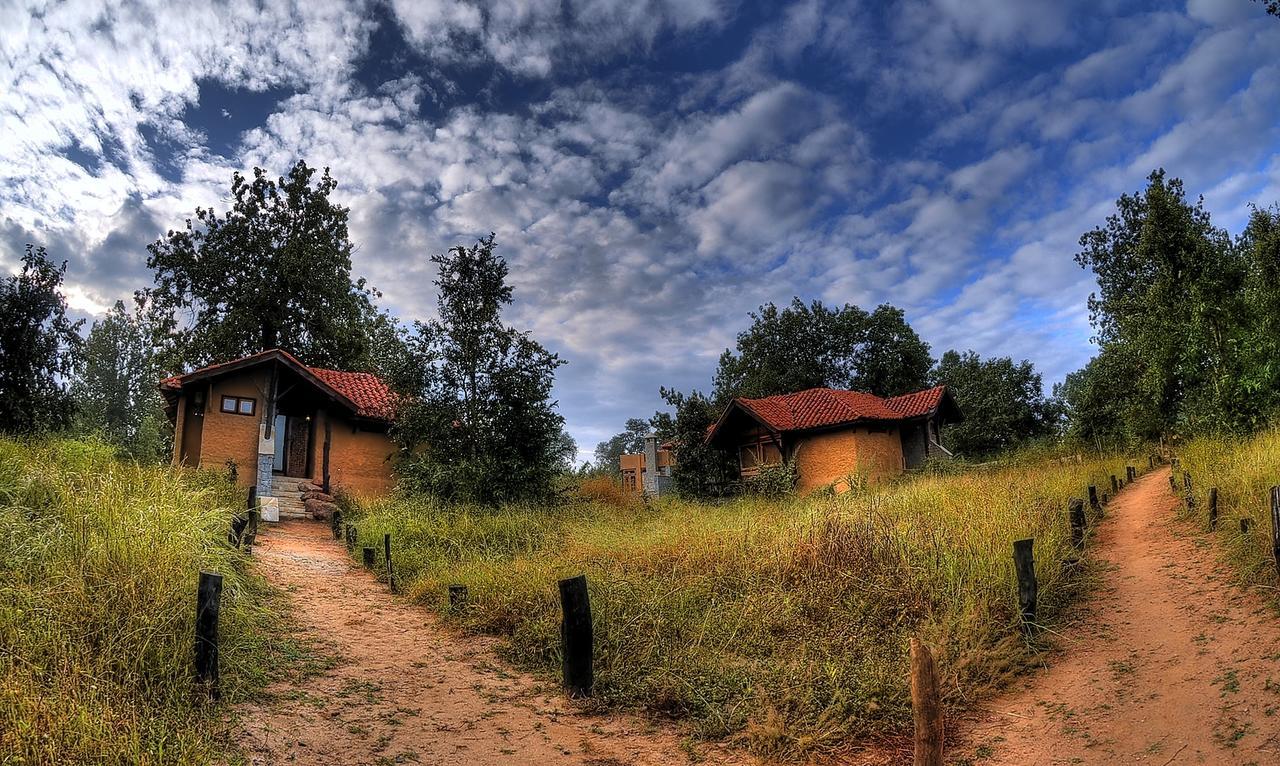Kanha Earth Lodge Mandla Bagian luar foto