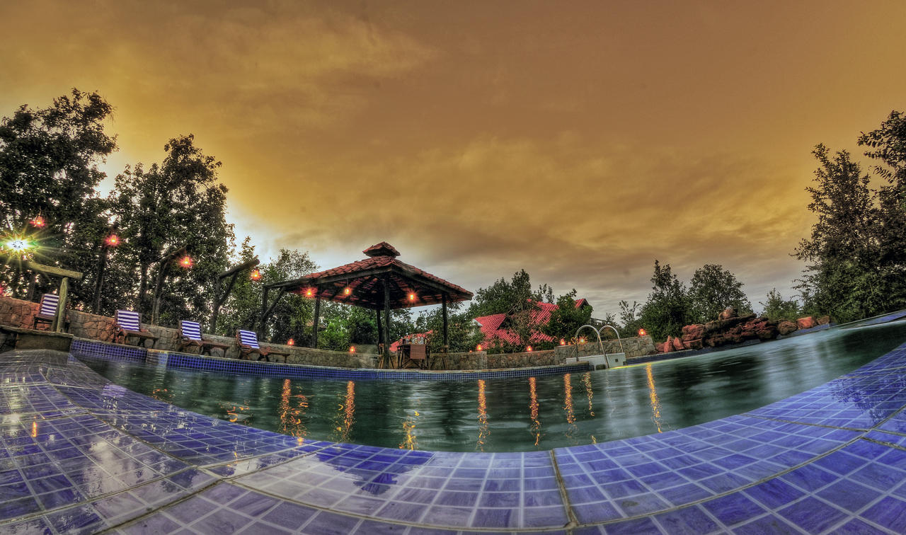 Kanha Earth Lodge Mandla Bagian luar foto